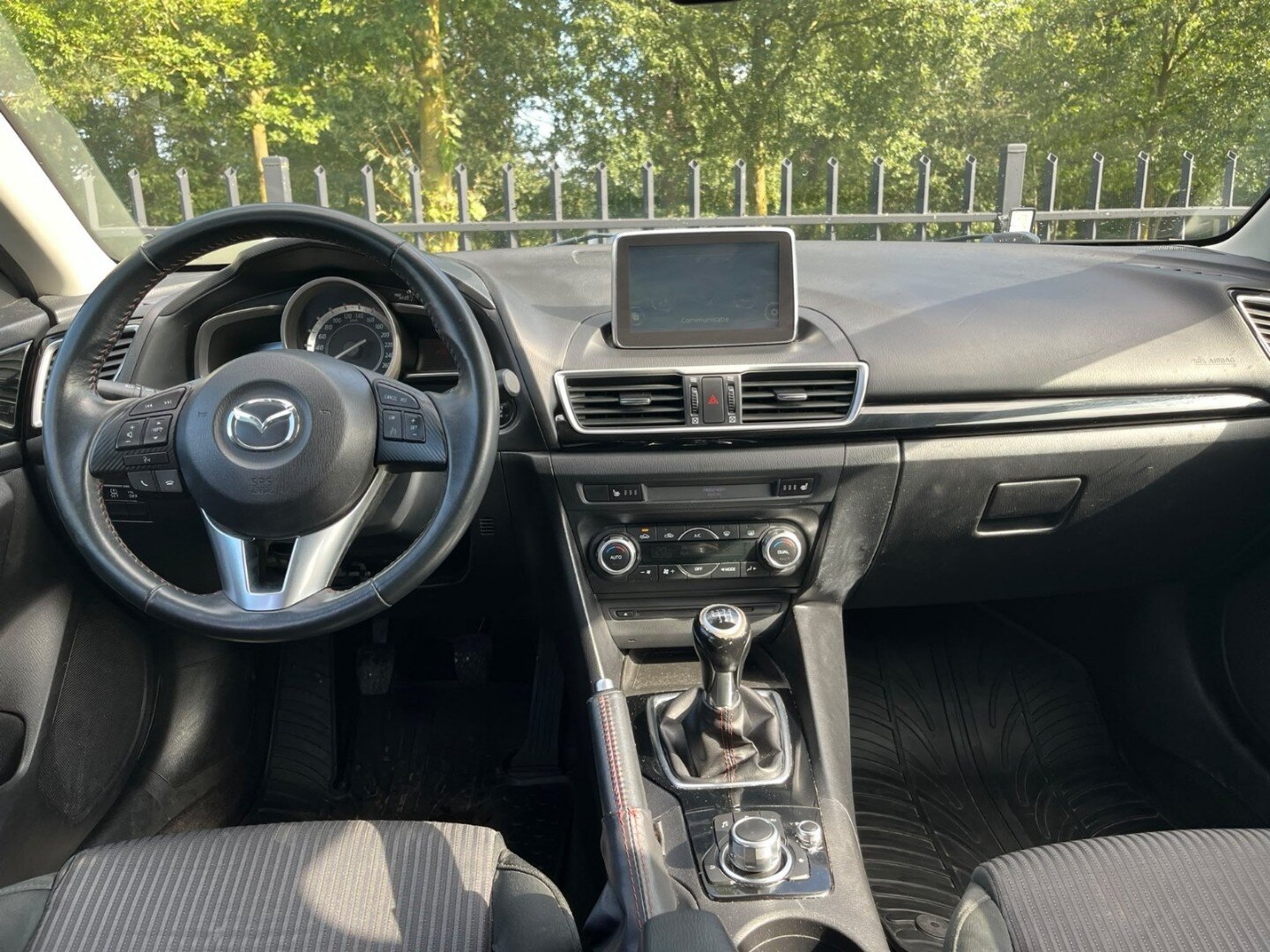 Mazda 3 1.5 101PK | Trekhaak | Navi | PDC | Stoelverw. | Climate Control - Afbeelding 2