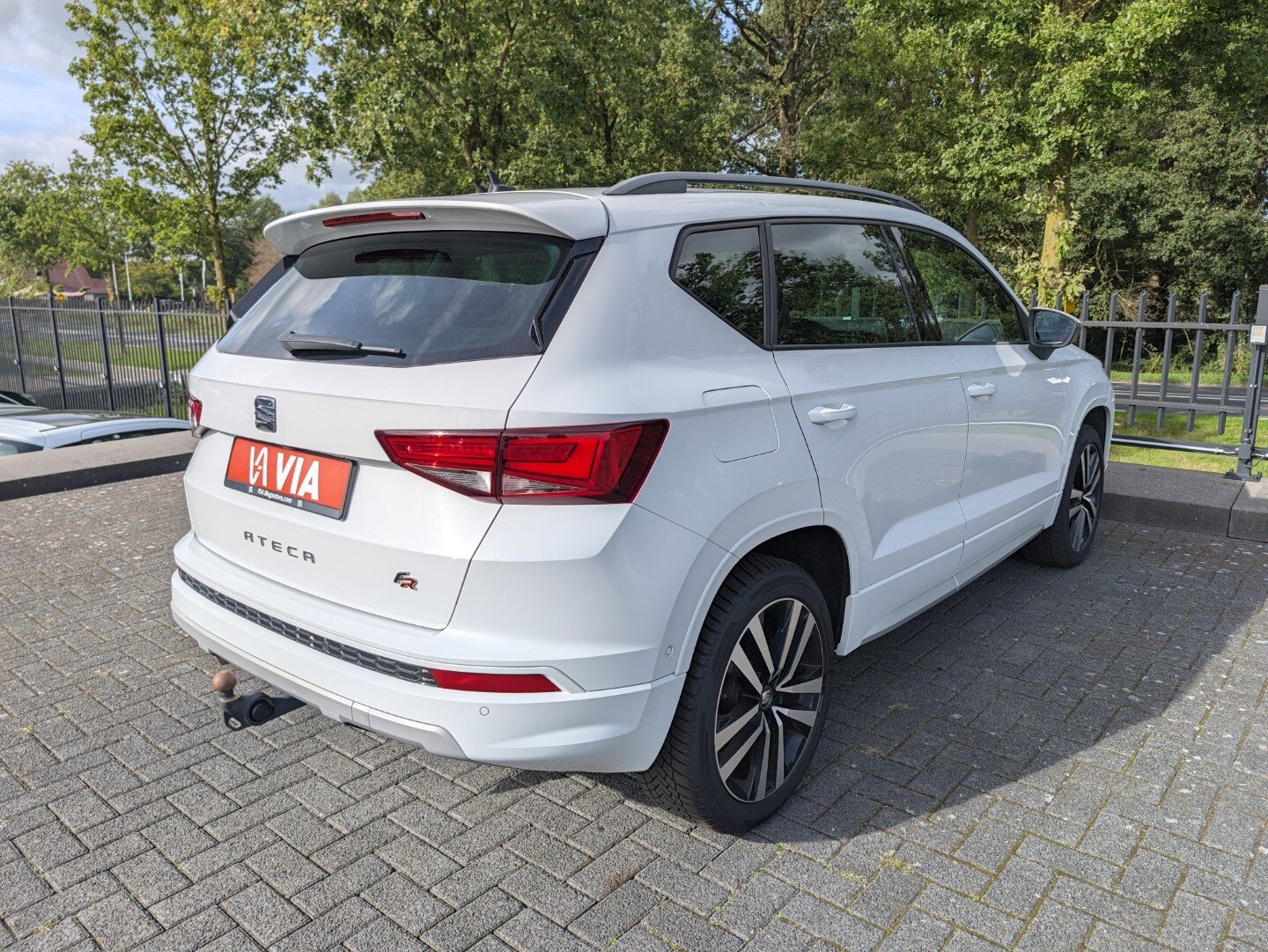 SEAT Ateca 1.5 150PK FR | Trekhaak | Navi | Camera's | LED | Alcantara | Stoelverw. | Climate Control | ACC | Virtual Cockp. - Afbeelding 3