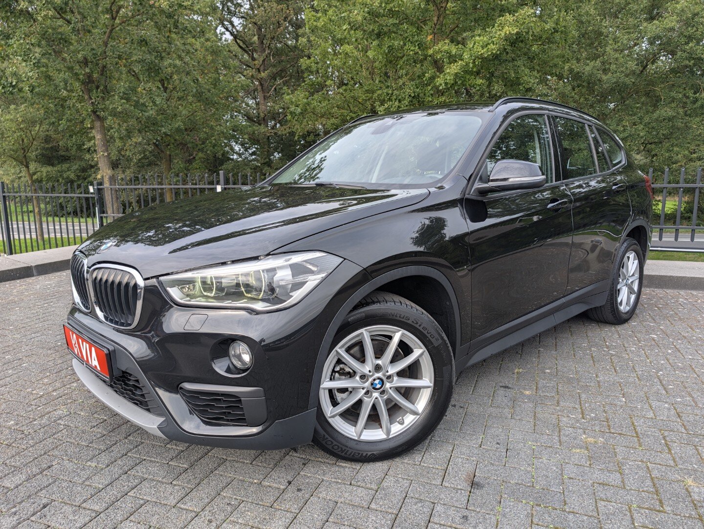 BMW X1 sDrive 18i Advantage | 140PK | Navi | Stoelverw. | PDC | LED | Cruise | Climate Control