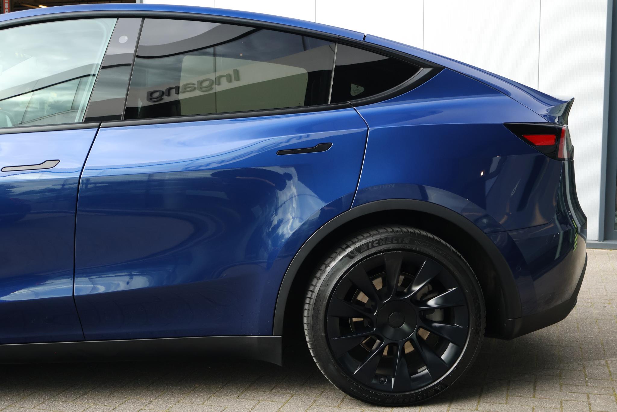 Tesla Model Y Long Range AWD 75 kWh - Bild 4