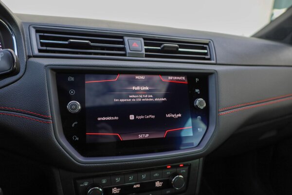 Apple Carplay/Android Auto Apple Carplay/Android Auto