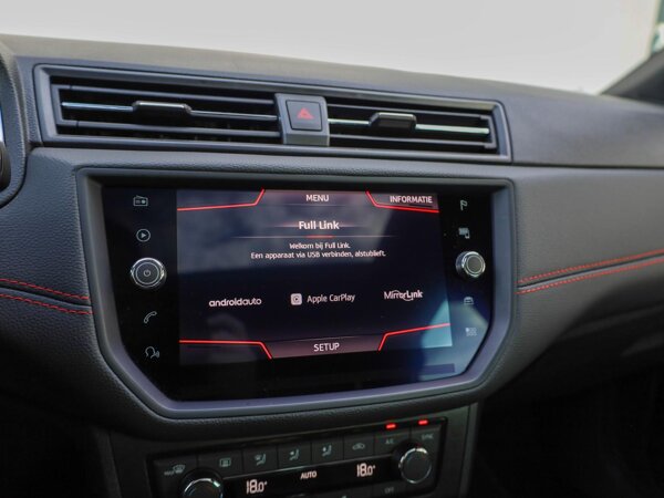 Apple Carplay/Android Auto Apple Carplay/Android Auto