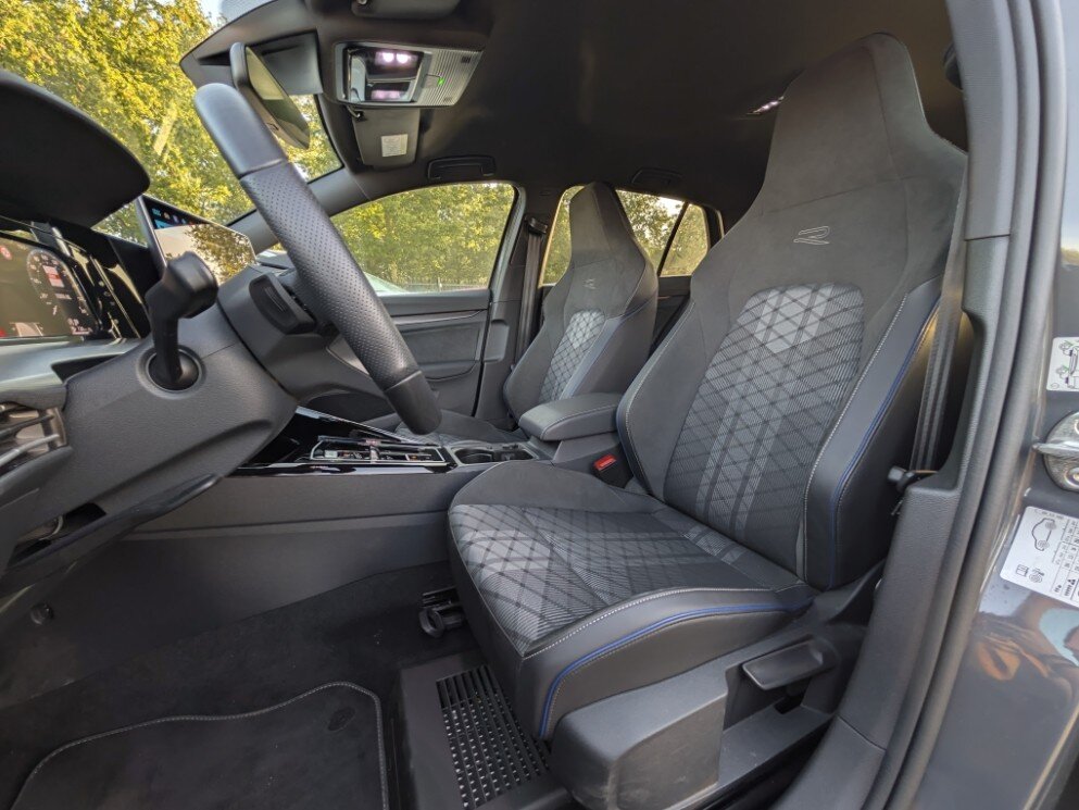 Volkswagen Golf 1.5 eTSI 150PK R-Line | Half leder | ACC | Camera | AppConnect | Stoelverw. | LED | Climate Control - Afbeelding 4