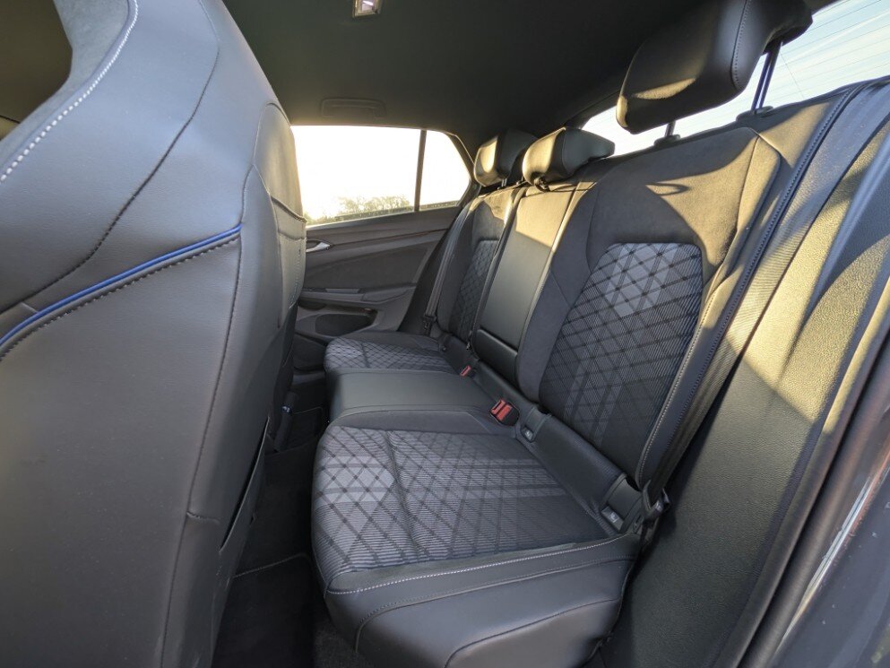 Volkswagen Golf 1.5 eTSI 150PK R-Line | Half leder | ACC | Camera | AppConnect | Stoelverw. | LED | Climate Control - Afbeelding 5