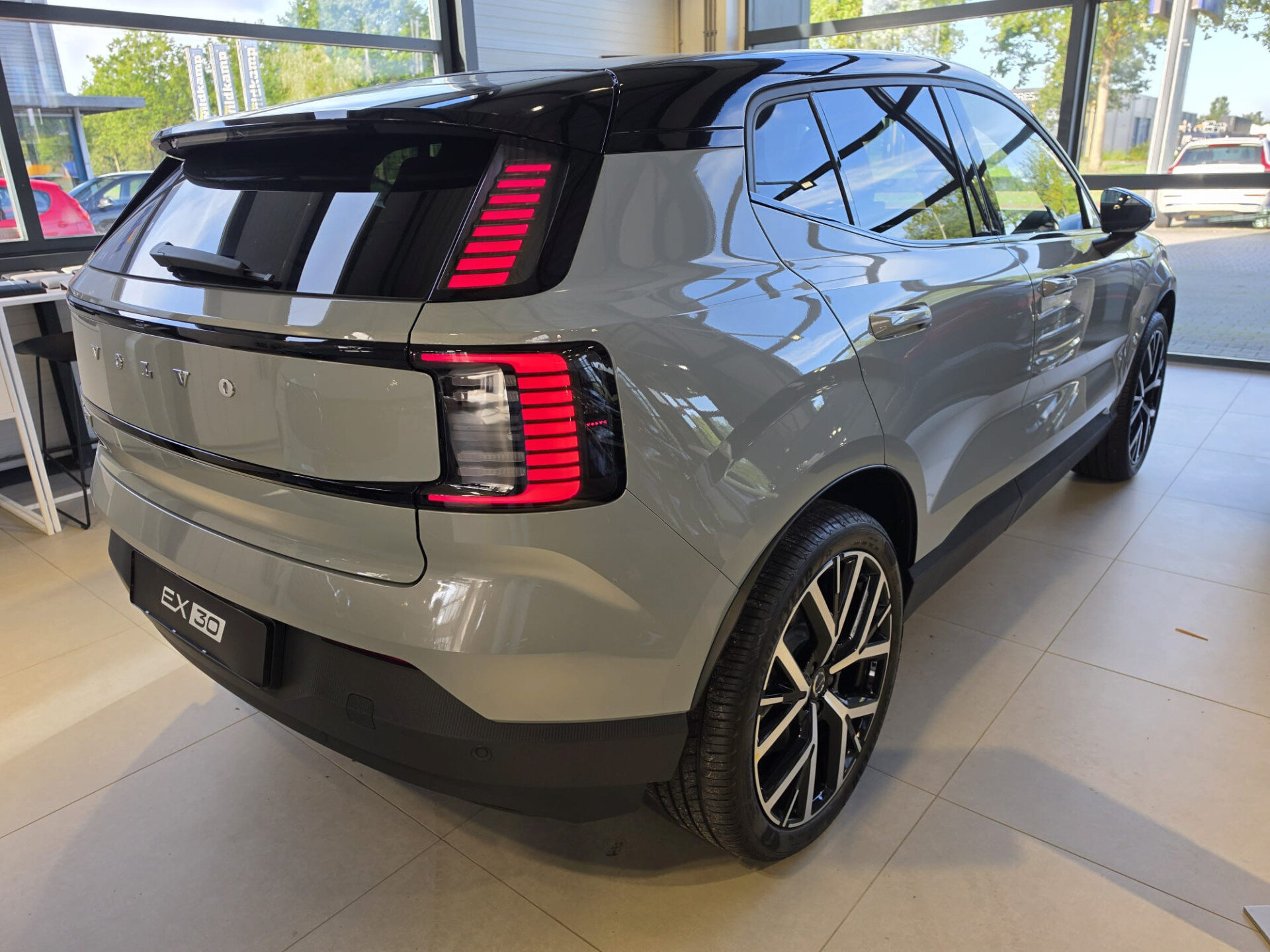 Volvo EX30 P5 Long Range Plus Europa 69 kWhe Plus Europa 69 kWh - Afbeelding 4