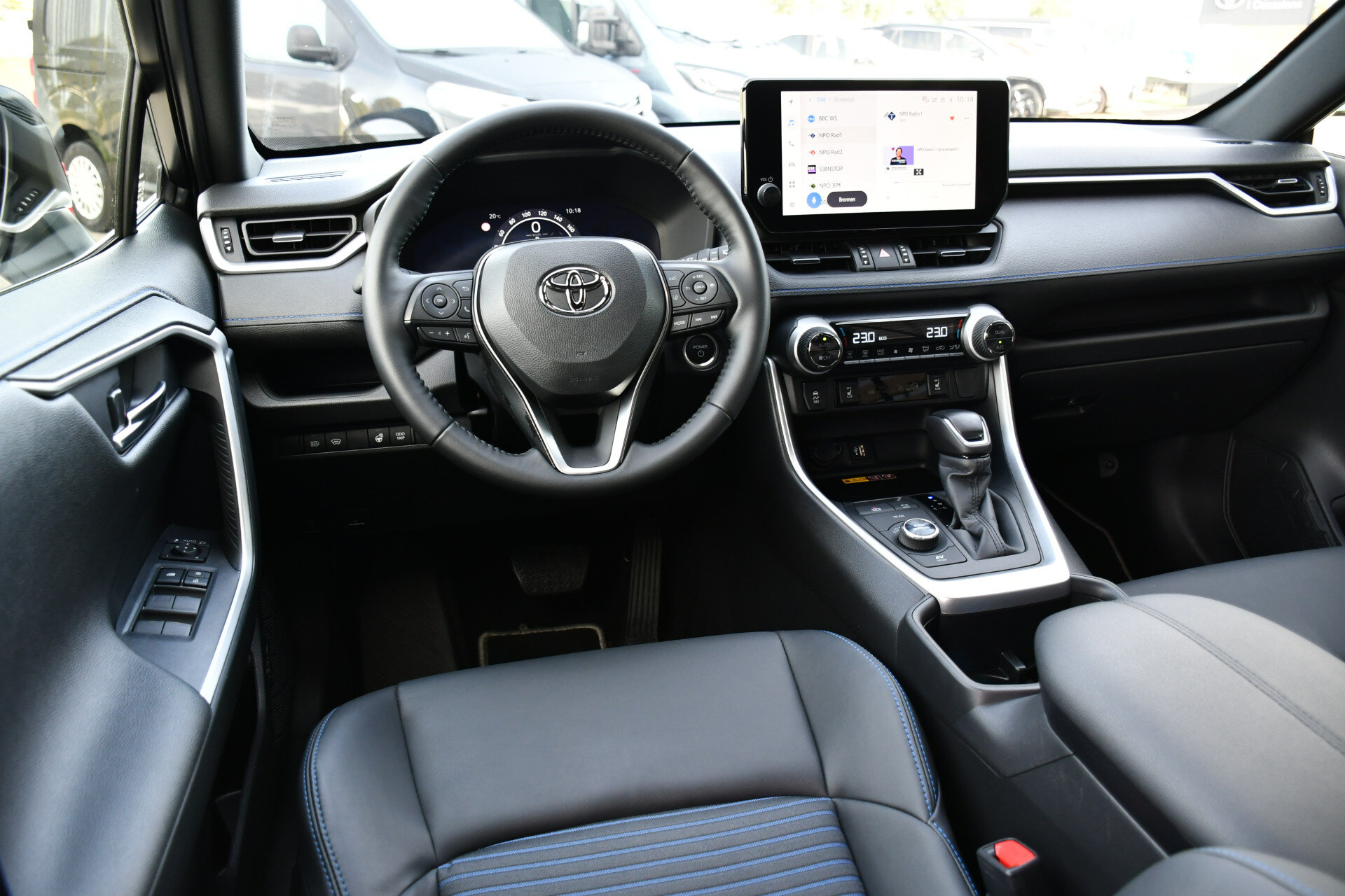 Toyota RAV4 Toyota RAV4 2.5 Hybrid AWD Style Bi-Tone Limited Automaat 222pk - Afbeelding 2