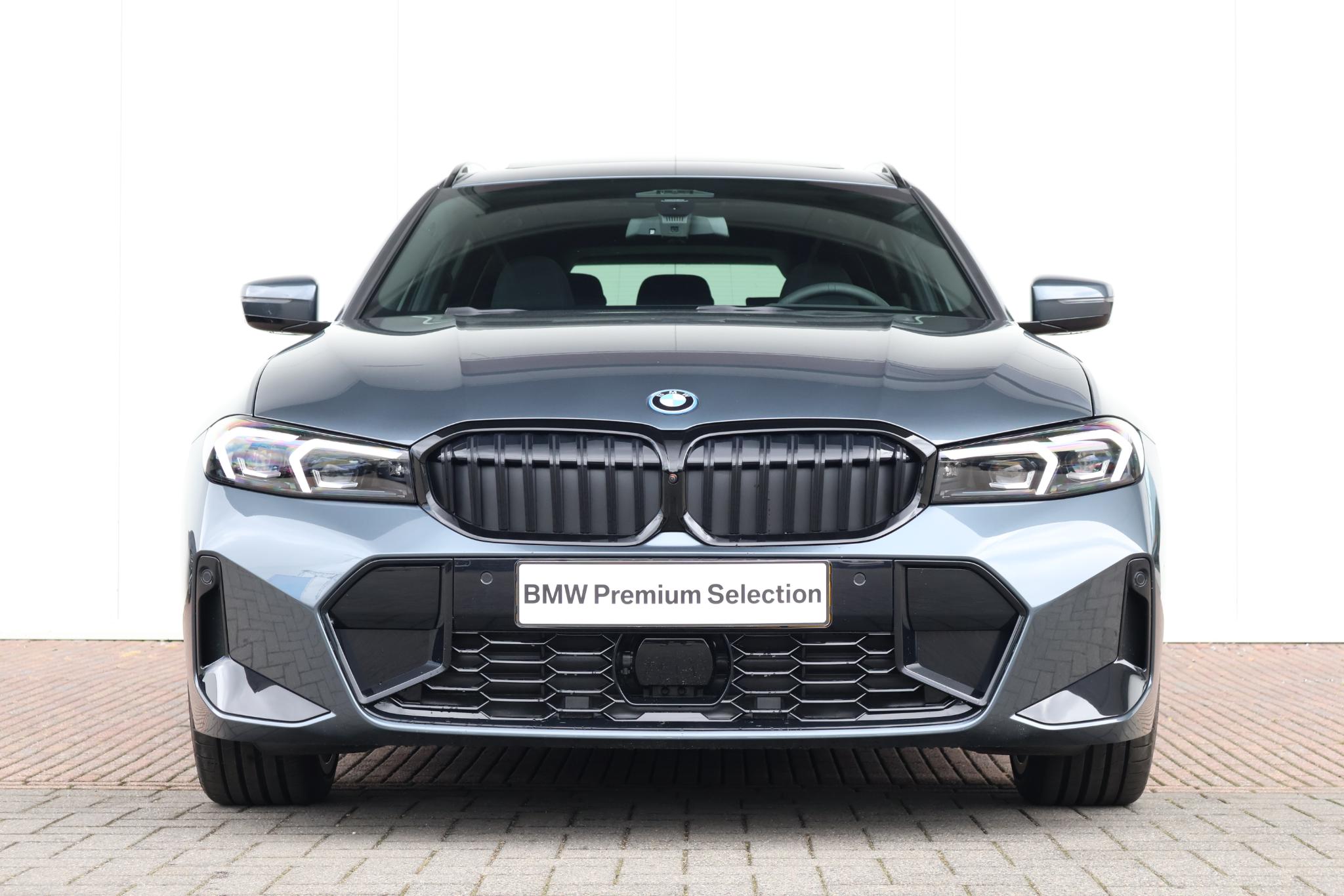 BMW 3-serie Touring 330e - Afbeelding 2