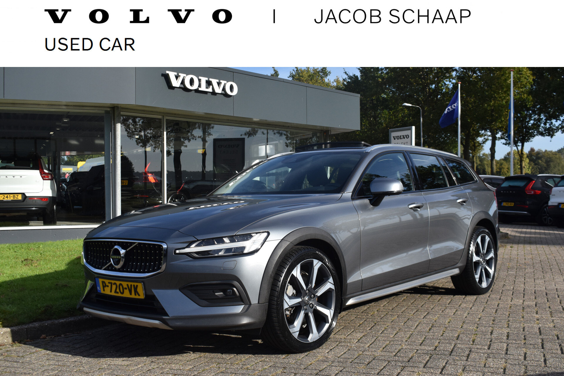 Volvo V60 Cross Country B4 211PK AWD Intro Edition