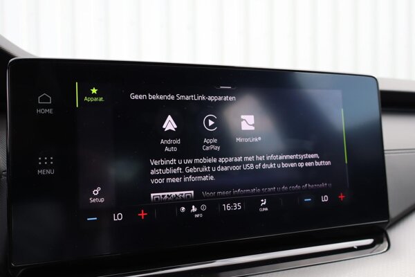 Apple Carplay/Android Auto Apple Carplay/Android Auto