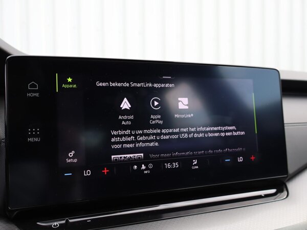 Apple Carplay/Android Auto Apple Carplay/Android Auto