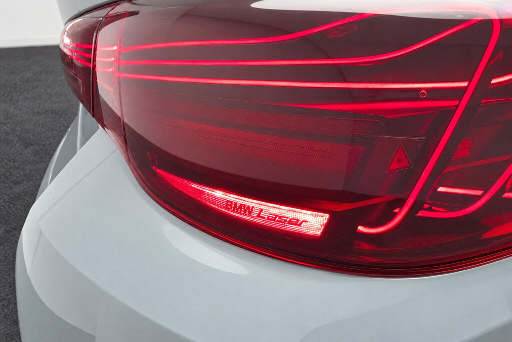 BMW i4 12