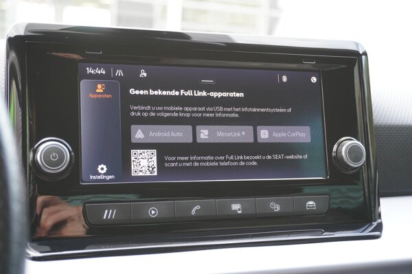 Apple Carplay/Android Auto Apple Carplay/Android Auto