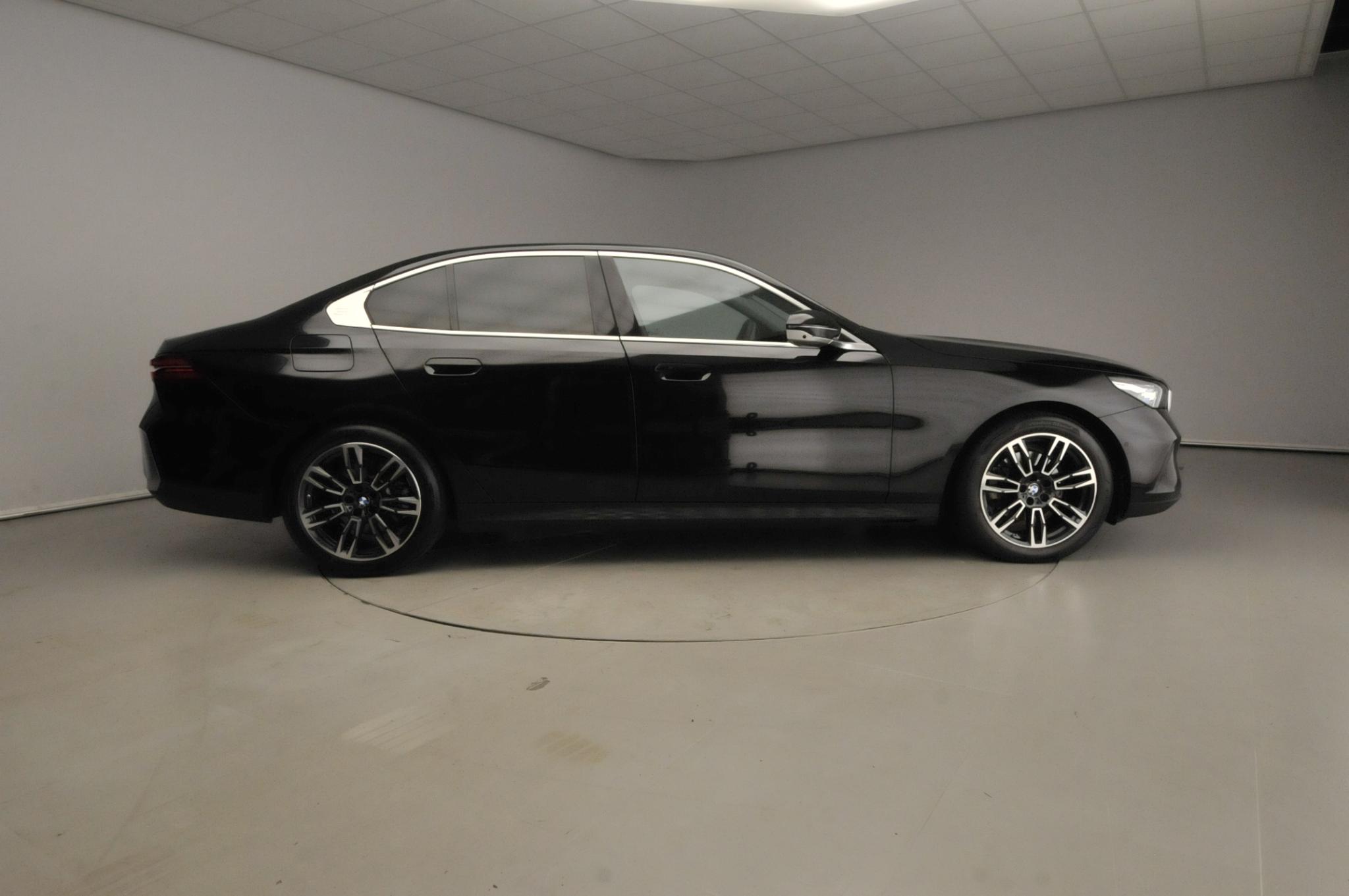 BMW 5 Serie Sedan 520i - Afbeelding 3