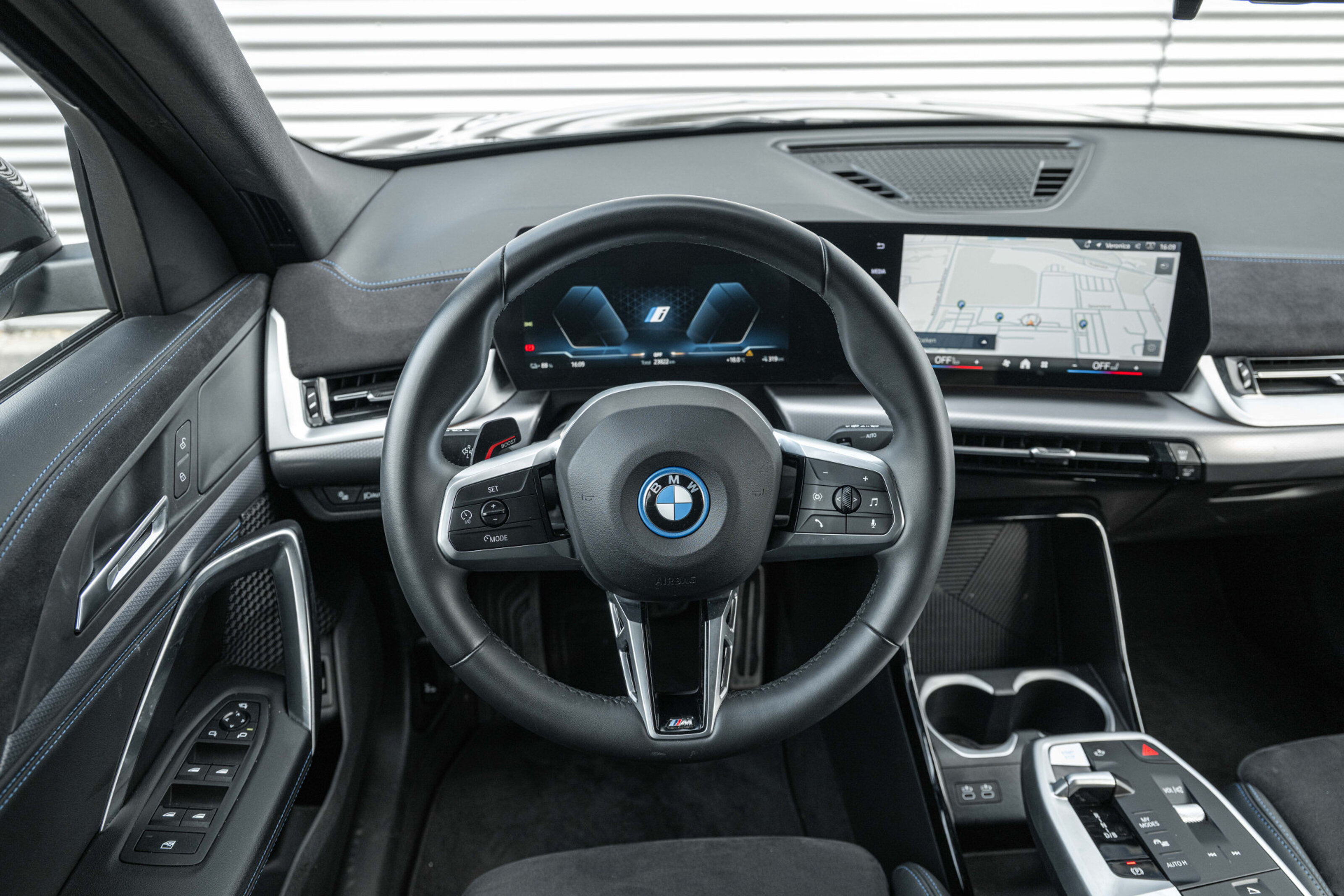 BMW iX2 6