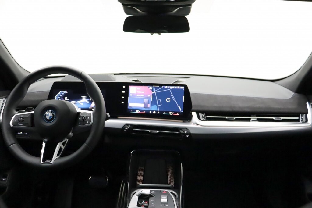 BMW iX2 xDrive30 65kWh | M-Sport | Harman-Kardon | Pano | 313PK! - Afbeelding 2