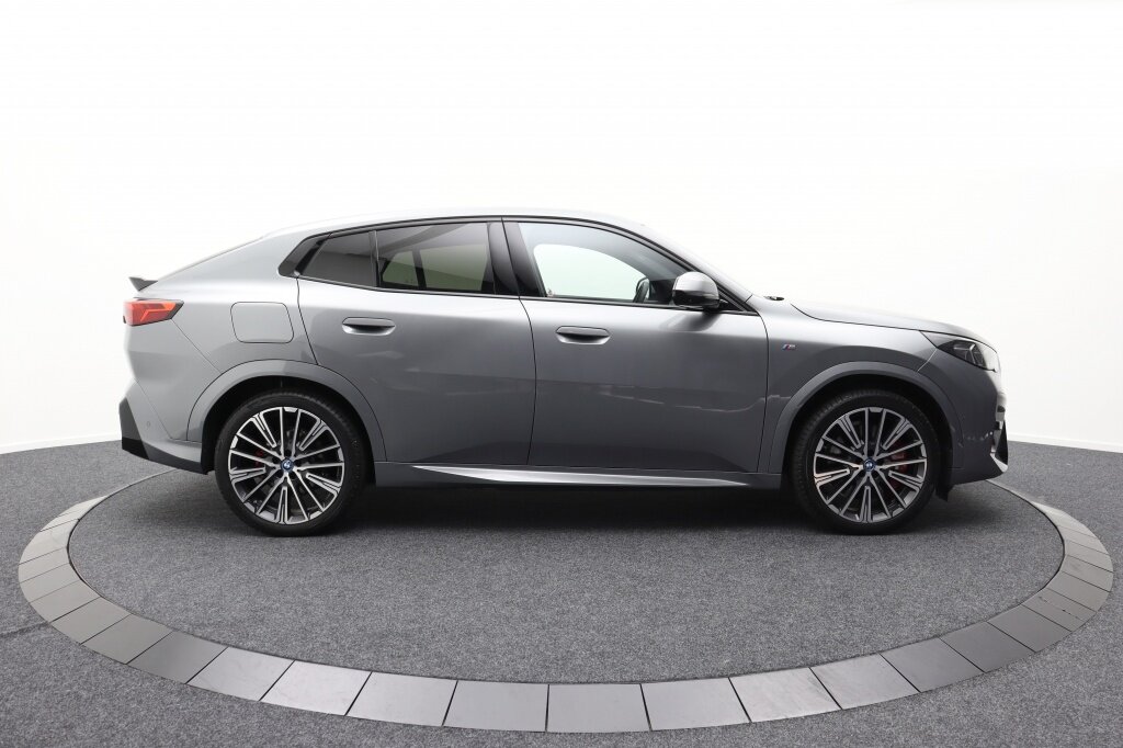BMW iX2