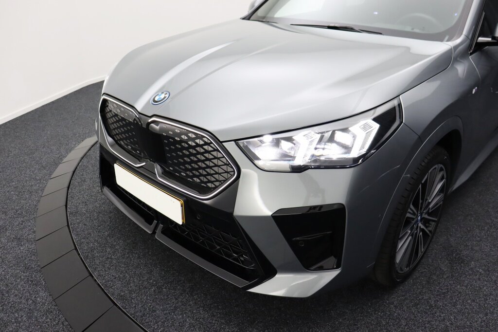 BMW iX2