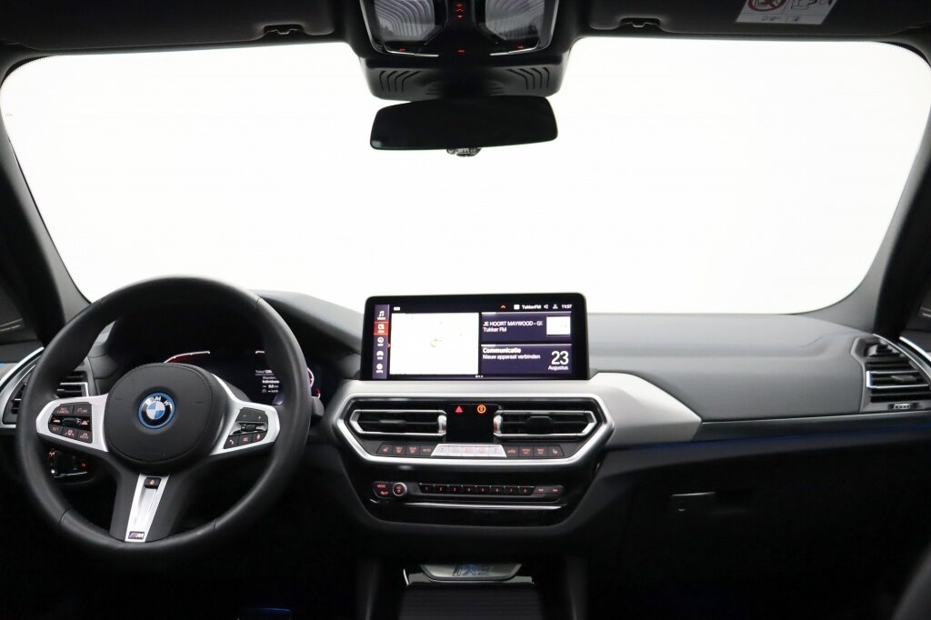 BMW iX3 Impressive | Panoramadak | Leder | Navi | 360° Camera - Afbeelding 2