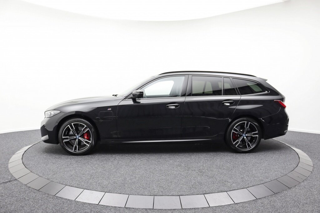 BMW 3 Serie 330e M-Sport | Touring | xDrive | Plug-in | Pano | ACC - Afbeelding 5