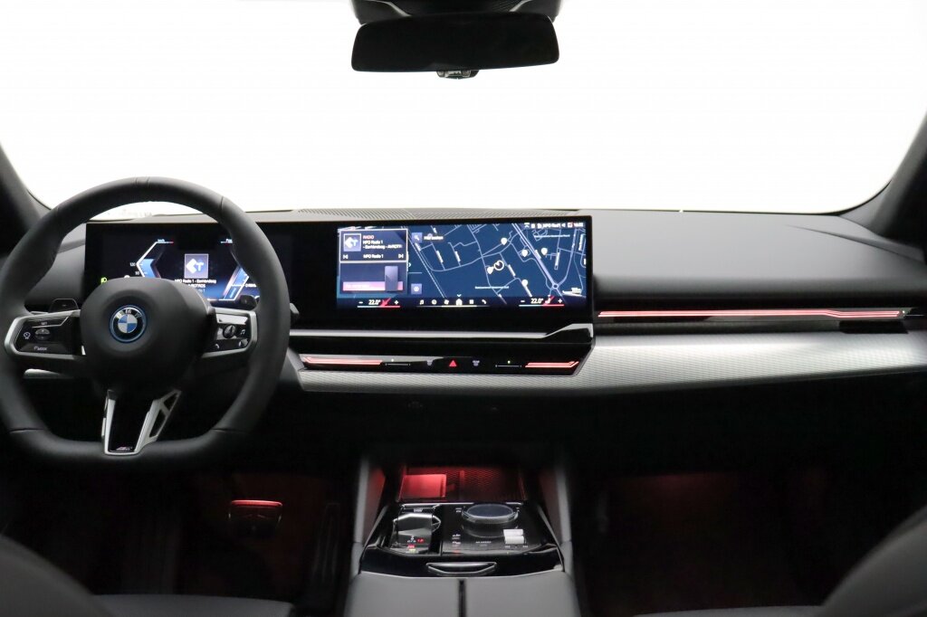 BMW 5 Serie 530e M-Sport | Touring | Plug-In | Pano | Adaptive cruise - Afbeelding 2