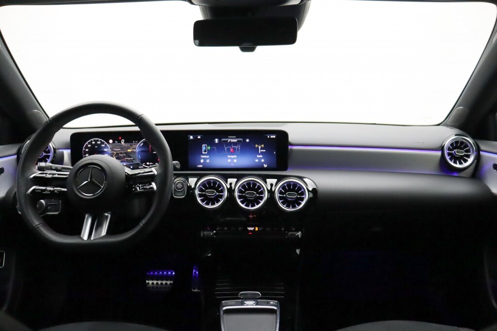 Mercedes-Benz A-Klasse A250e AMG-Line | Adaptive cruise | Keyless | CarPlay - Afbeelding 2