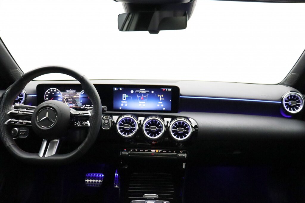 Mercedes-Benz A-Klasse A250e AMG-Line | Limo | Pano | Keyless | CarPlay - Afbeelding 2