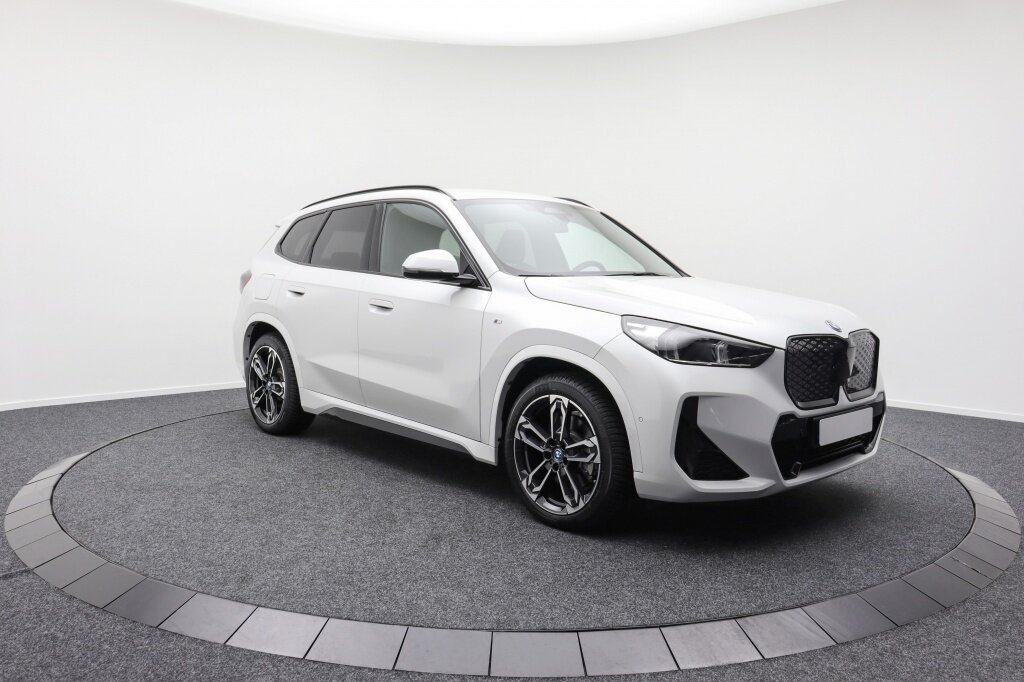 BMW iX1 xDrive30 | M-Sport | Harman Kardon | Massage | Stoel-/ stuurverw - Afbeelding 3