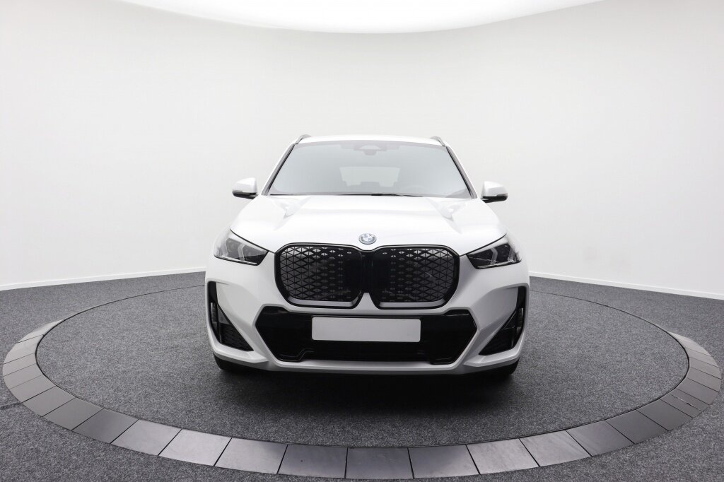 BMW iX1 xDrive30 | M-Sport | Harman Kardon | Massage | Stoel-/ stuurverw - Afbeelding 4