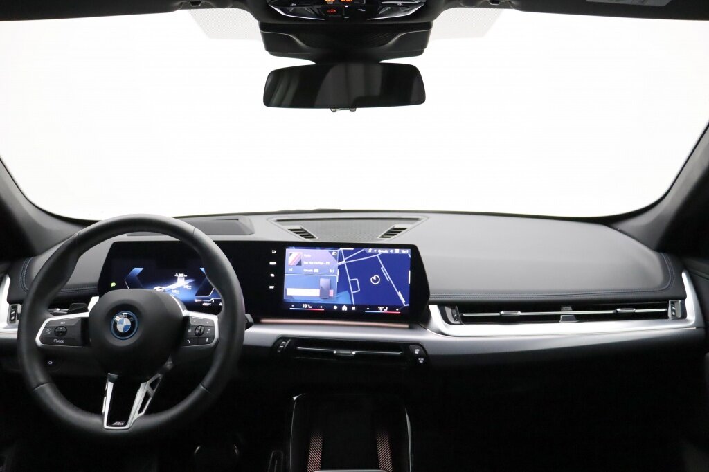 BMW iX1 xDrive30 M-Sport | HUD | Keyless | 360° camera | stoelverwarming - Afbeelding 2