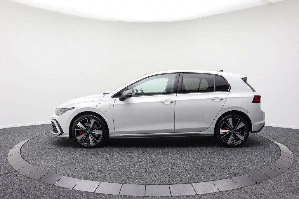 Volkswagen Golf GTE 1.4 eHybrid | Plug-in | Adaptive cruise | Trekhaak | HUD - Afbeelding 5