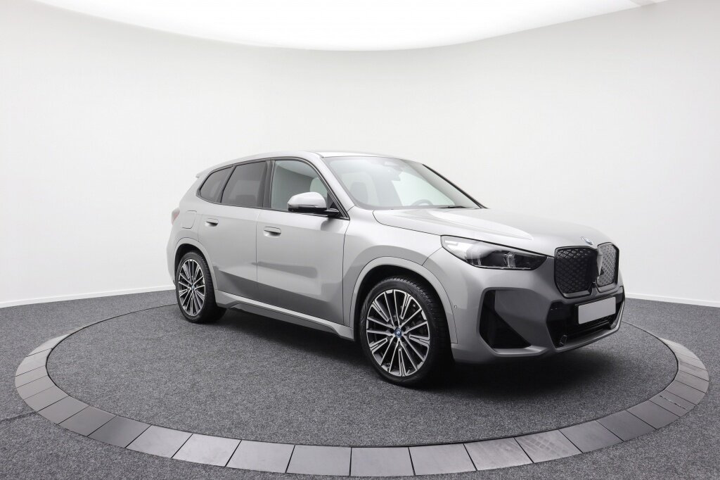BMW iX1 xDrive30 M-Sport | HUD | Keyless | 360° camera | stoelverwarming - Afbeelding 3