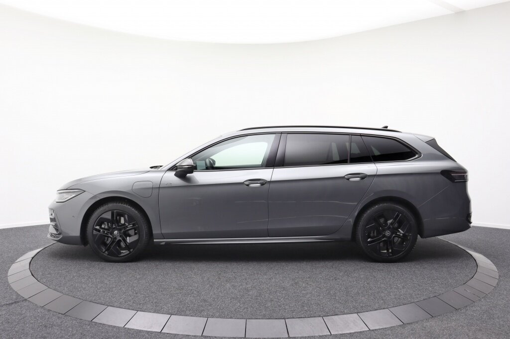 Volkswagen Passat Variant 1.5TSI eHybrid R-Line | Panoramadak | Massage | Adaptieve cruise - Afbeelding 5