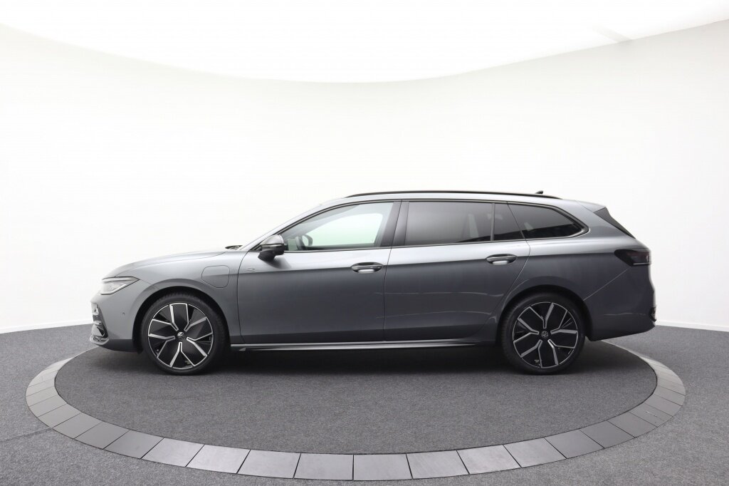 Volkswagen Passat Variant 1.5TSI eHybrid R-Line | Panoramadak | Massage | Trekhaak - Afbeelding 5