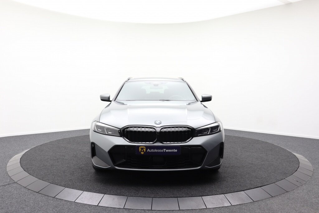 BMW 3 Serie 330e M-Sport | Touring | Plug-In | Pano | Adaptive cruise - Afbeelding 4
