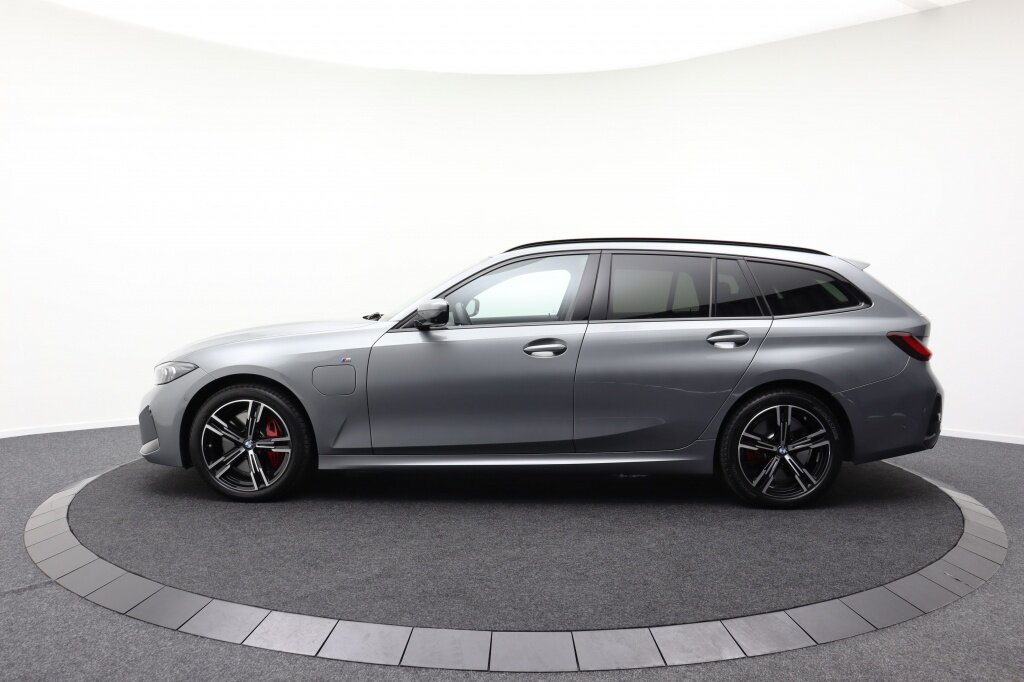 BMW 3 Serie 330e M-Sport | Touring | Plug-In | Pano | Adaptive cruise - Afbeelding 5