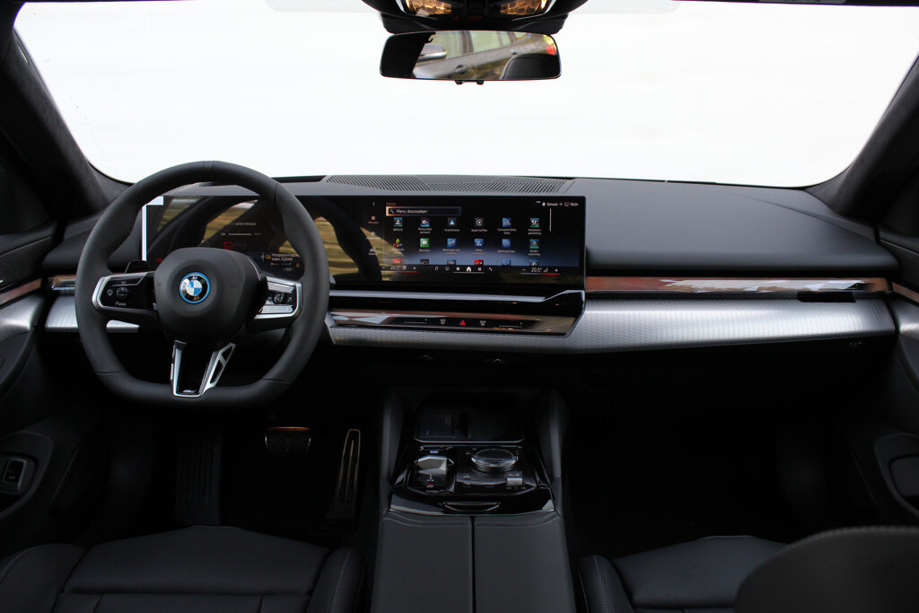 BMW i5 32