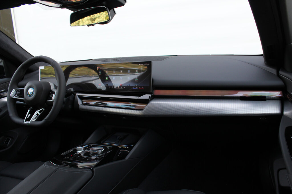 BMW i5 33