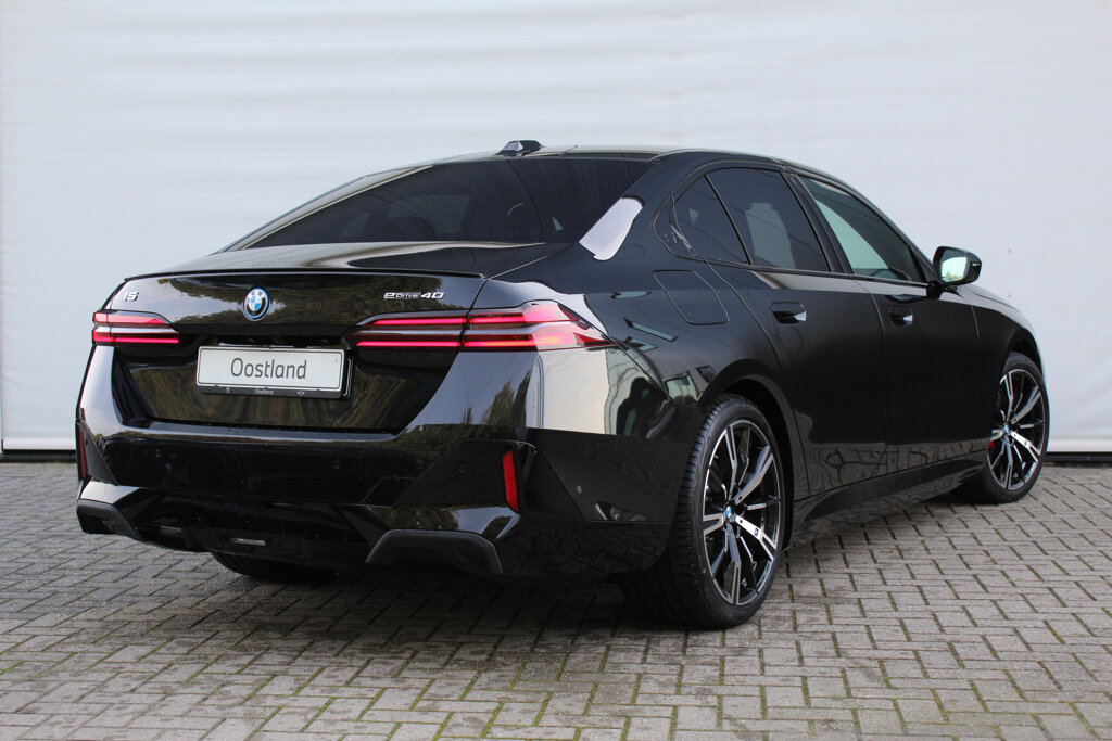BMW i5 5