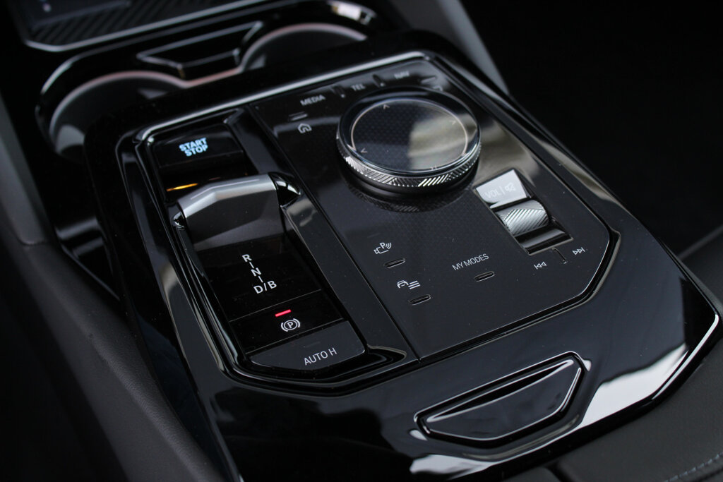 BMW i5 18