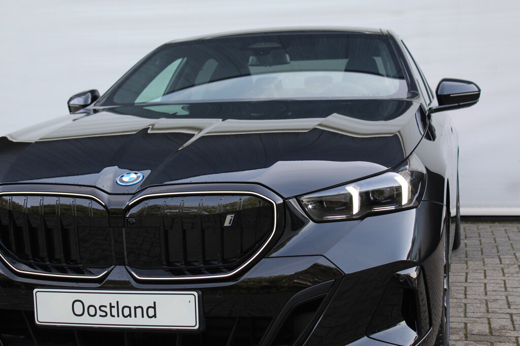 BMW i5 21