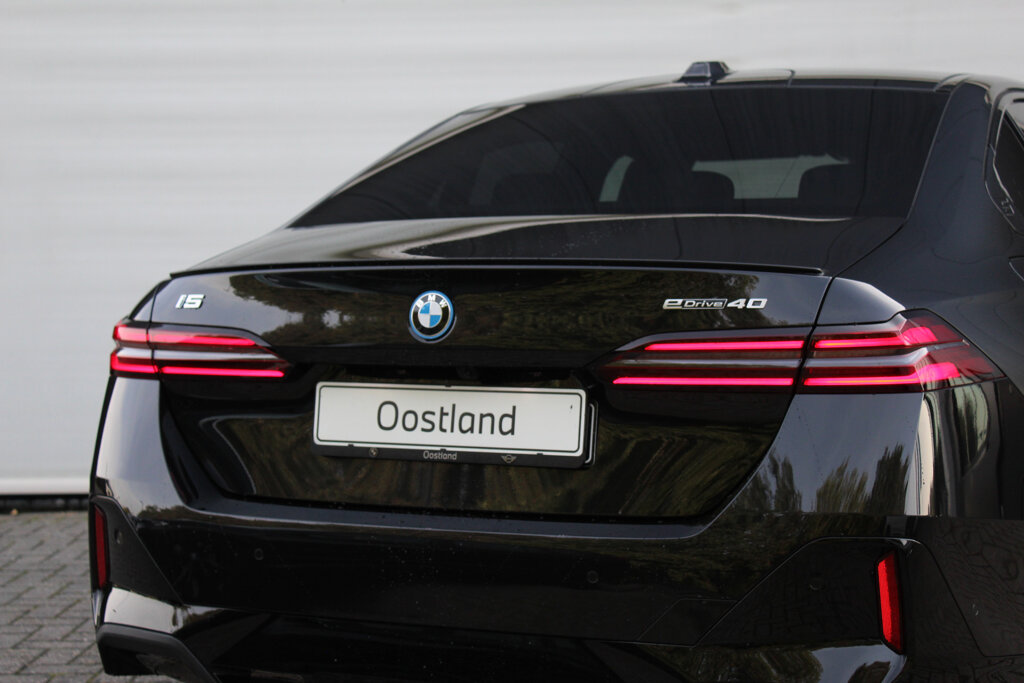BMW i5 22