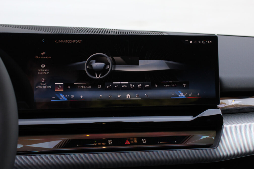 BMW i5 25