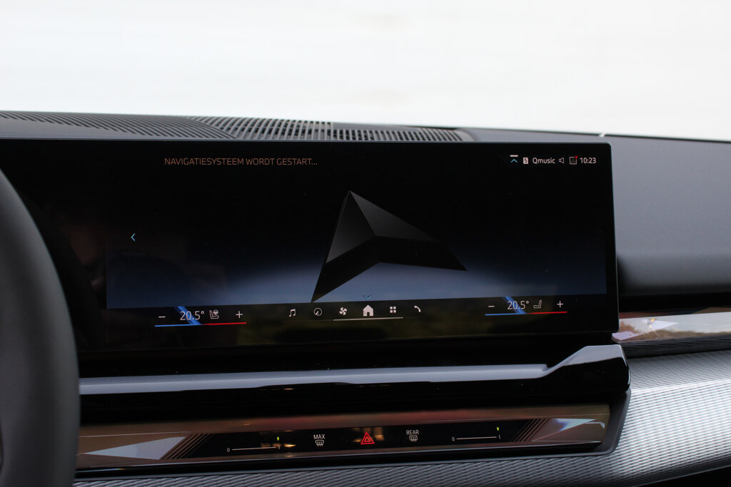 BMW i5 27