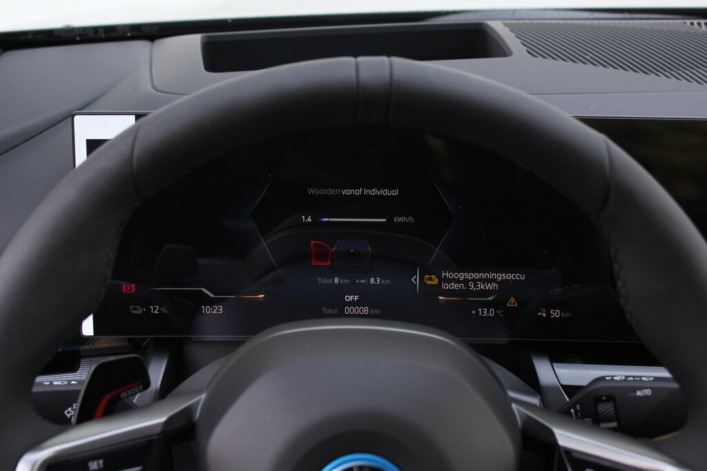 BMW i5 28