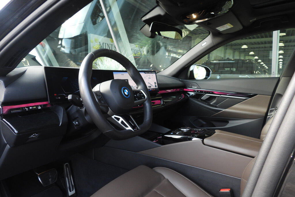 BMW i5 11