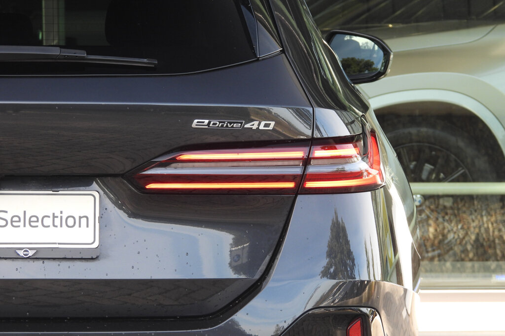 BMW i5 19