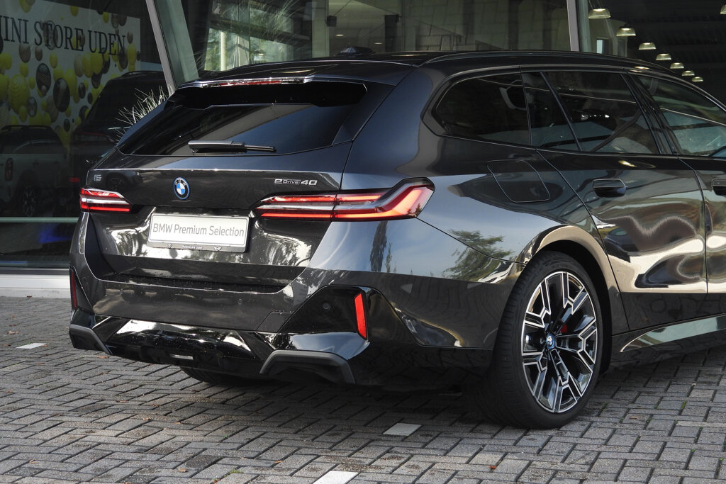 BMW i5 21