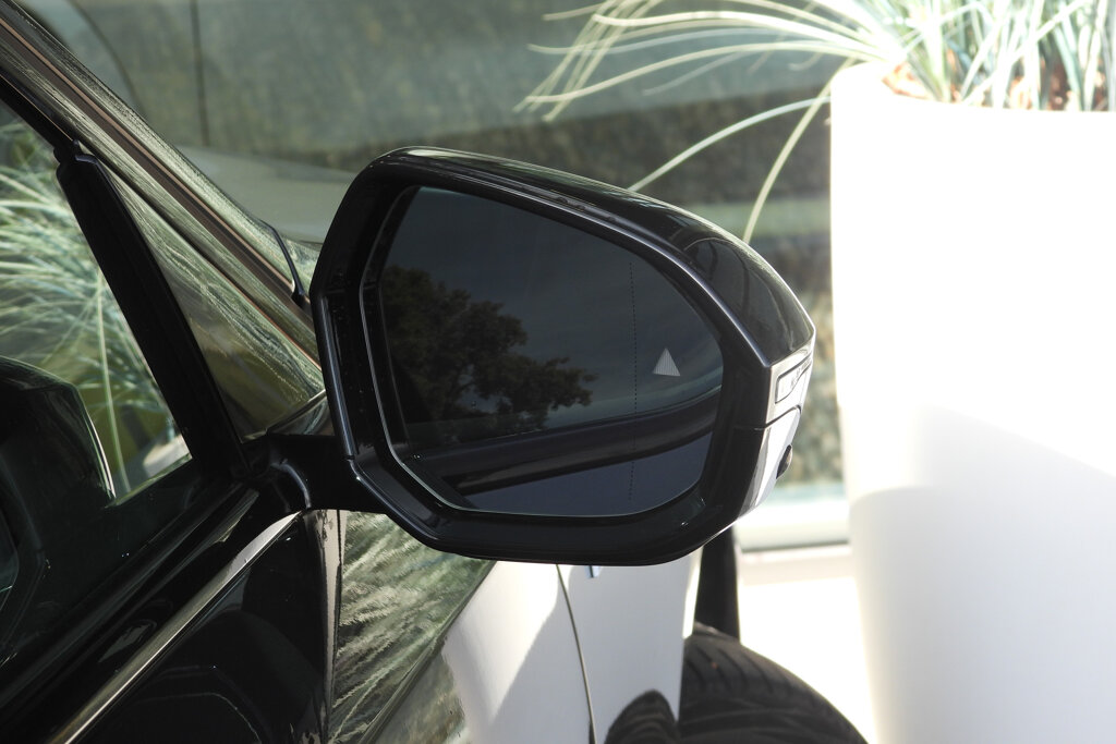 BMW i5 23