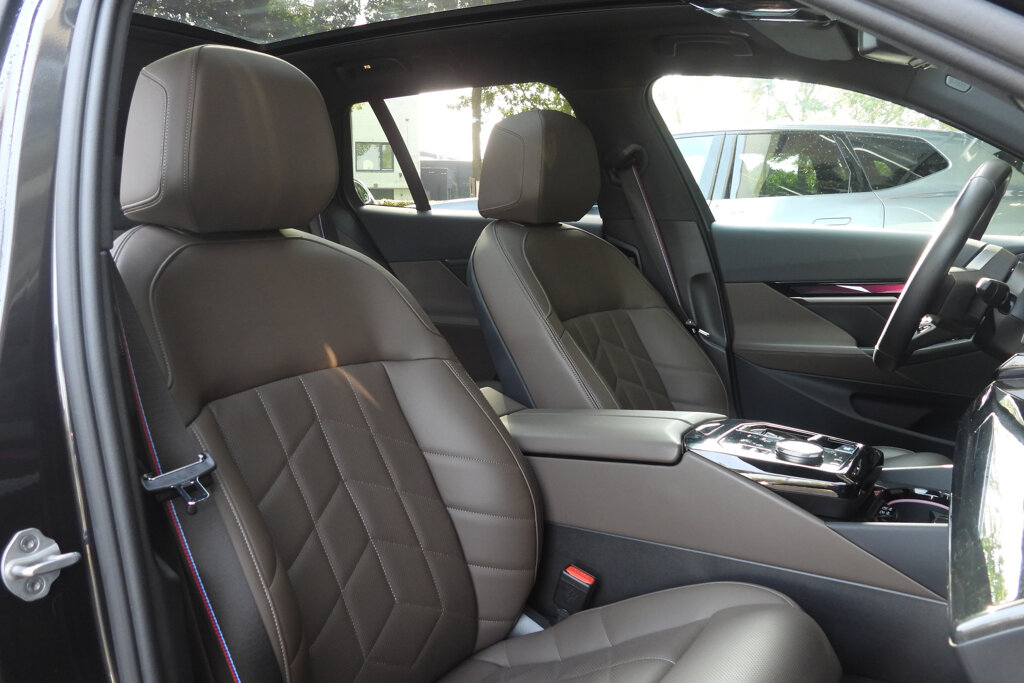 BMW i5 24