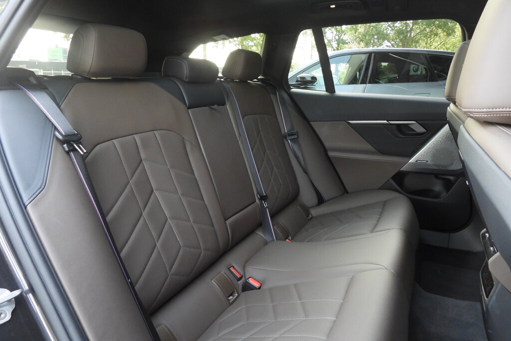 BMW i5 25